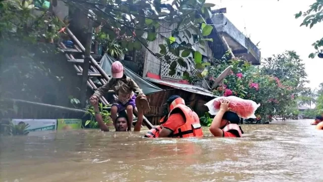 ফিলিপাইনে ভয়াবহ বন্যায় মৃতের সংখ্যা বেড়ে ২৫ জনে